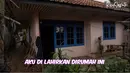 Komika dan juga pemeran itu juga memperlihatkan rumah sederhana. Rumah tersebut tempat Kiky dilahirkan 29 tahun lalu. [Youtube/Kiky Saputri Official]