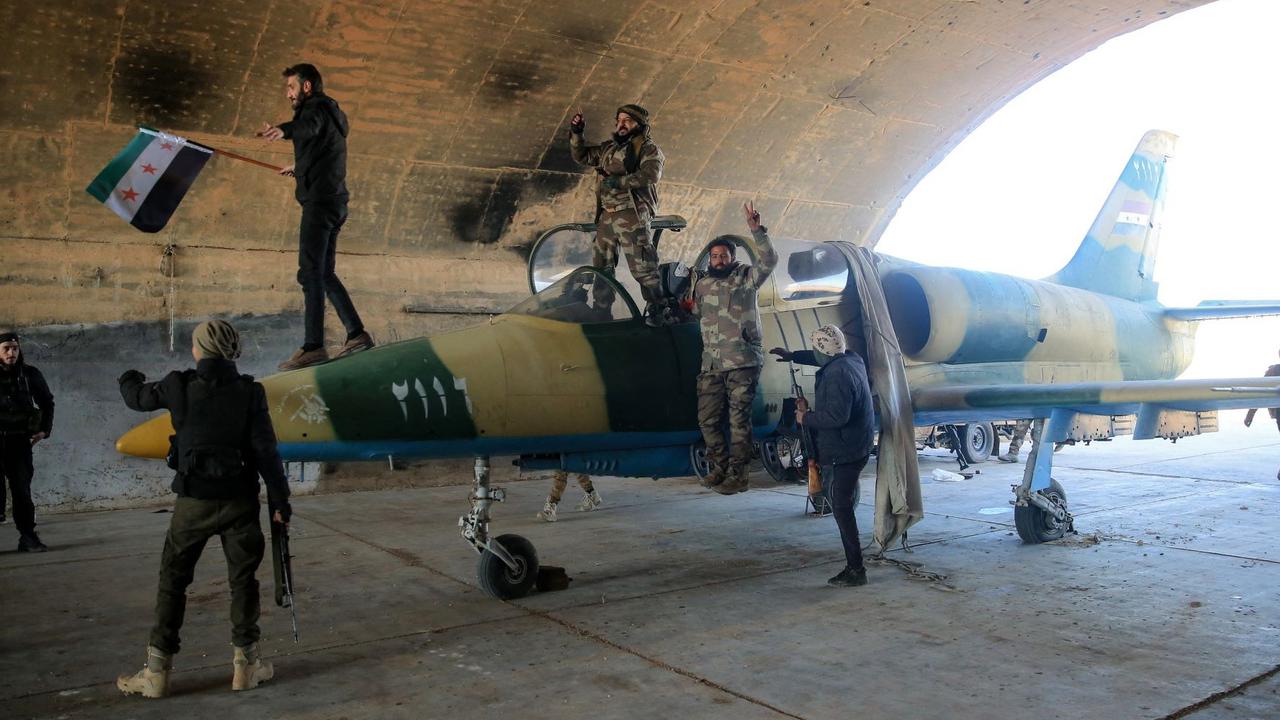 FOTO: Perang Baru Pecah! Pasukan Pemberontak Ambil Alih Aleppo di Suriah, Rusia Balas dengan Serangan Udara