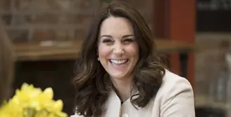 Kate Middleton dan Pangeran William tengah menanti lahirnya anak ketiga mereka. Seperti kebanyakan orang, berbagai persiapan pastinya telah mereka lakukan. Berikut adalah barang-barang yang akan dibawa Kate ke rumah sakit. (AFP)