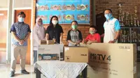 PT Mitra Pinasthika Mustika Tbk (MPMX) tergerak untuk membantu dengan menyalurkan bantuan perangkat belajar online kepada anak-anak asuh SOS Children’s Village Indonesia. (ist)