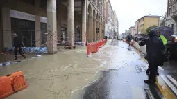 Hujan deras yang tidak biasa telah menyebabkan banjir besar di Emilia Romagna. (Michele Nucci/LaPresse via AP)