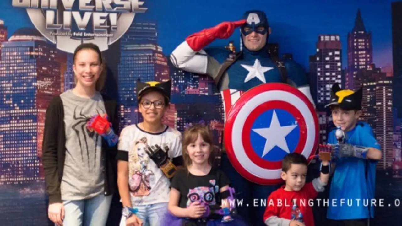 Tangan  Superhero untuk Anak-anak