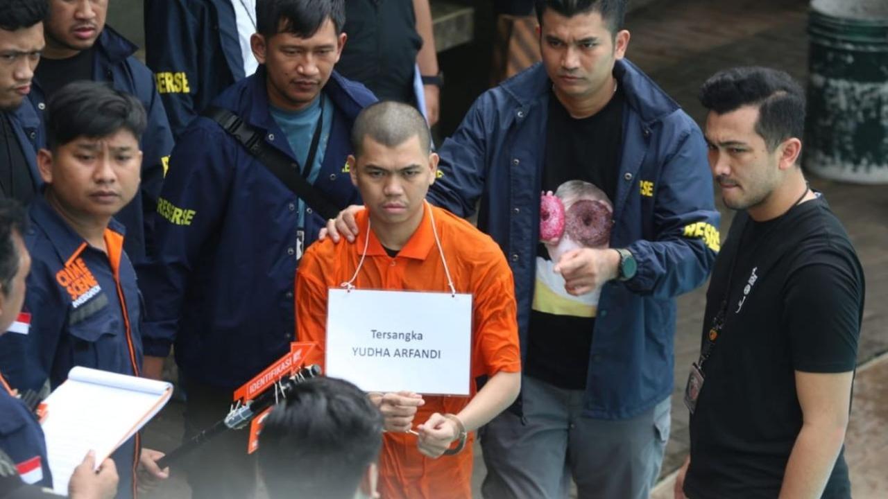 Berikutnya, pada Pasal 338 KUHP ancaman pidana maksimal 15 tahun, sedangkan pada Pasal 340 KUHP ancaman pidana maksimal 20 tahun.