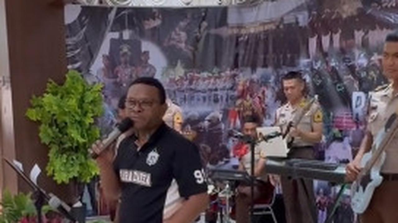 Duet Asyik Jenderal Papua dengan Putranya Taruna Akpol, Suara Merdu Curi Perhatian 'Like Father Like Son'