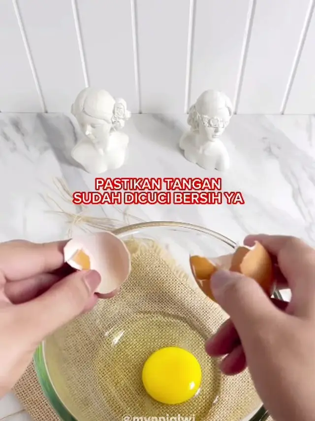 Hanya Pakai 1 Bahan Dapur, Ini Cara Pisahkan Putih dan Kuning Telur