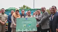 Pramono Terima Bantuan Sembako untuk Korban Banjir Jakarta dari Ikatan Alumni UII