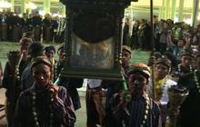 Menyaksikan kirab 1 Suro di Istana Mangkunegaran
