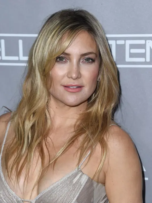 Kabar terkait Pitt dan Kate Hudson nampaknya melebar dengan hal yang memberitakan Kate tengah mengandung anak Pitt seperti yang dilansir oleh Aceshowbiz (22/12). (AFP/Bintang.com)