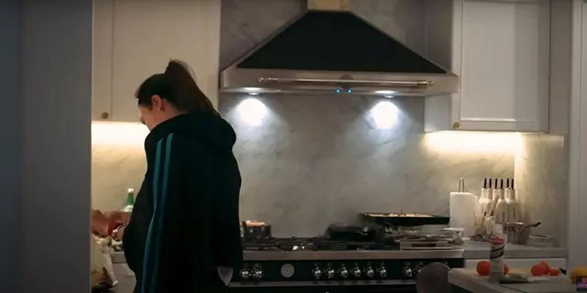 Potret Dapur Luna Maya dengan Model Modern nan Elegan