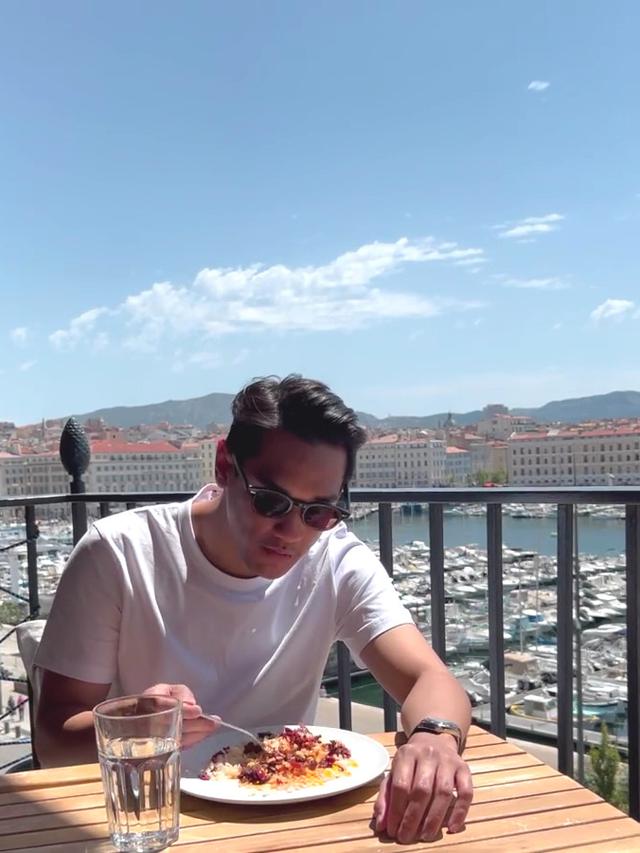 Afgan Liburan di Perancis