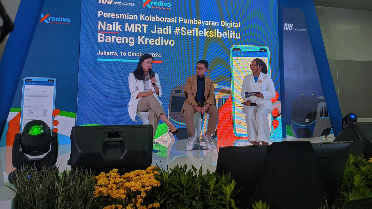 Diskusi saat acara Konferensi Pers, kolaborasi Kredivo dan MRT Jakarta, di stasiun MRT Bundaran HI pada Rabu (16/10/2024).