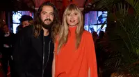 Hadir Bareng Suami, Heidi Klum Pakai Gaun Belahan Tinggi di Karpet Merah