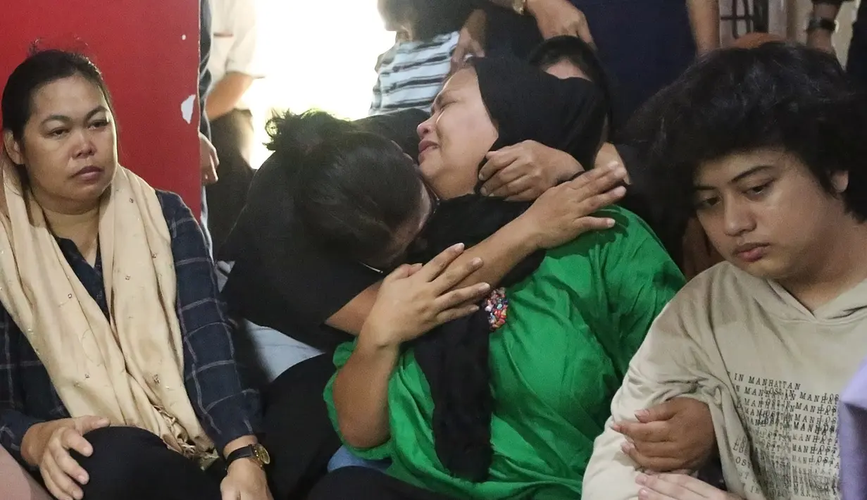 Jum’at, 5 Januari 2018, pagi hari, Yon dikabarkan meninggal dunia setelah menderita komplikasi penyakit dan harus keluar-masuk rumah sakit demi kesembuhannya selama dua tahun. (Bambang E.Ros/Bintang.com)