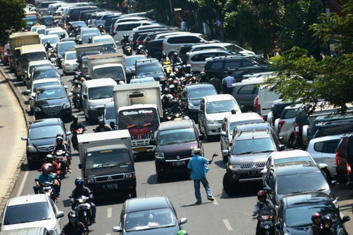 Kebijakan tarif flat parkir on street Dishub DKI ditentang Ahok