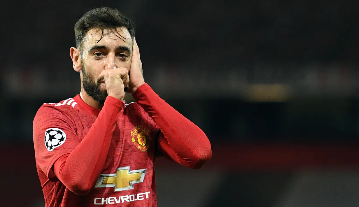 4. Bruno Fernandes (Manchester United) - Gelandang asal Portugal ini mampu mengembalikan performa terbaik Manchester United saat tiba pada bursa transfer musim dingin 2020. Bruno Fernandes menjadi motor pergerakan dan piawai dalam mencetak gol serta memberikan assist. (AFP/Oli Scarff)