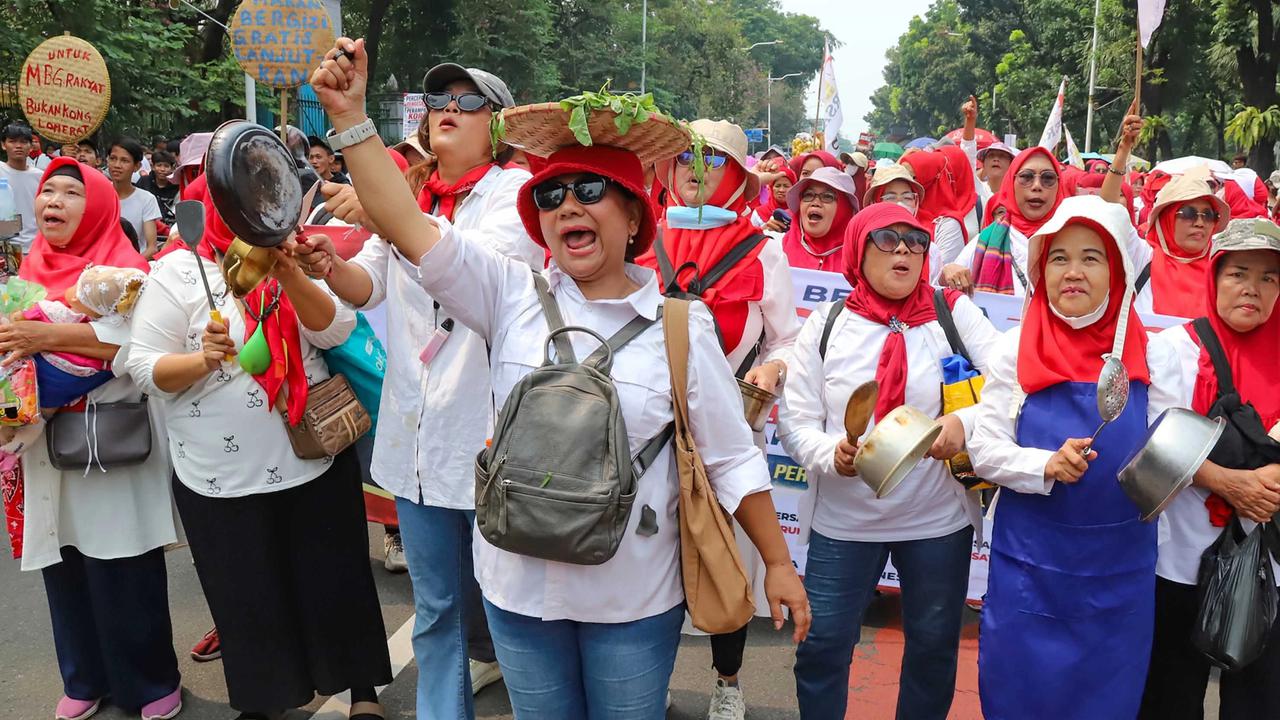 FOTO:  Aksi  Unjuk Rasa di Patung Kuda Dukung Kelanjutan Program Makan Bergizi Gratis