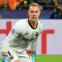 Marc-Andre ter Stegen. Kiper asal Jerman berusia 29 tahun ini kini memasuki musim ke-8 bersama Barcelona. Ia didatangkan dari Borussia Moenchengladbach pada awal musim 2014/2015. Total telah tampil dalam 278 laga di semua kompetisi. (Foto: AFP/John MacDougall)