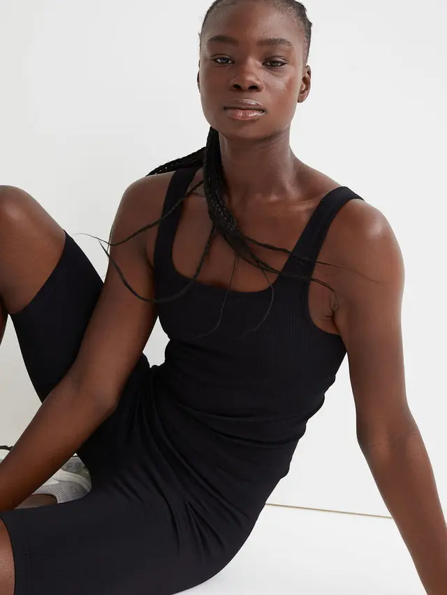 3. Tanktop Bertali Lebar