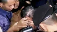 VIDEO: Tiba di Gedung KPK, Kadisdik Banyuasin Nyaris Pingsan