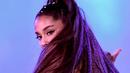 Ariana Grande tak hadiri Emmy Awards minggu kemarin untuk merawat kesehatan mentalnya usai Mac Miller meninggal. (KEVIN WINTER / GETTY IMAGES NORTH AMERICA / AFP)