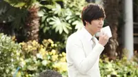 Lee Min Ho memang benar-benar tampil total saat beraksi di film terbarunya, Gangnam Blues. Lalu, mana buktinya?