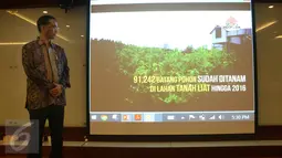 Dirut Semen Indonesia Rizkan Chandra memberi pemaparan saat jumpa pers di Jakarta, Rabu (22/3). Pihak Semen Indonesia juga masih menunggu hasil Kajian Lingkungan Hidup Strategis (KLHS). (Liputan6.com/Angga Yuniar)