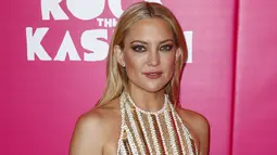 Aktris cantik Kate Hudson berpose saat tiba untuk menghadiri premiere film  'Rock the Kasbah ' di New York, Senin (19/10/2015). Deretan aktor dan aktris papan atas turut membintangi film bergenre komedi ini. (REUTERS/Lucas Jackson)