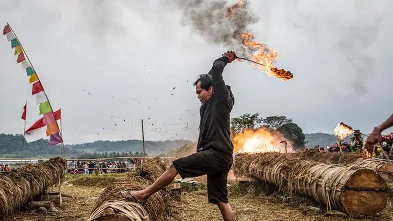 Adu Dentuman Meriam Karbit di Festival Kuluwung Meriahkan Libur Lebaran 2025