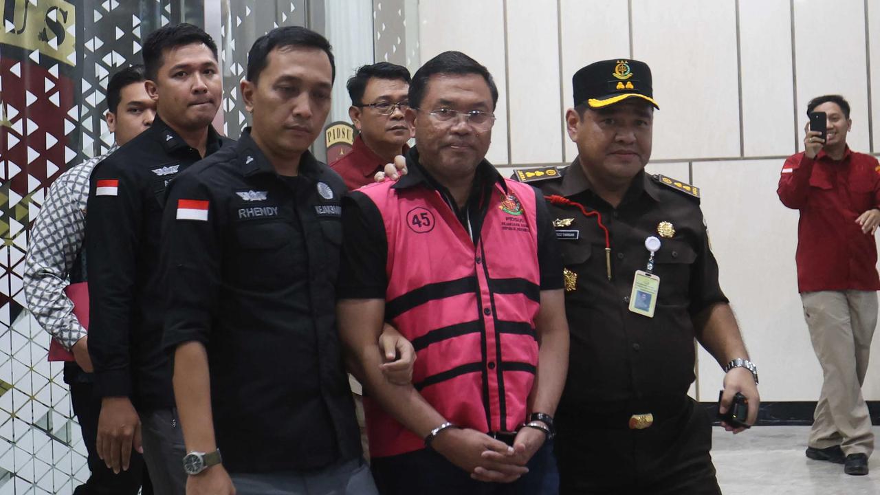FOTO: Tiga Eks Pimpinan BGN Ditahan dalam Kasus Dugaan Korupsi Program MBG