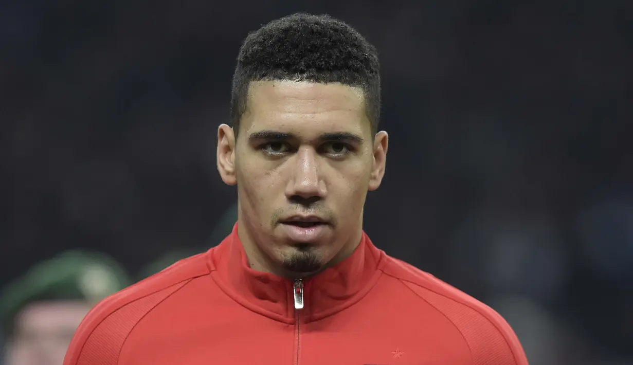 Bek Manchester United, Chris Smalling, menjadi salah satu andalan lini belakang Inggris kontra Jerman pada laga persahabatan di Olympiastadion, Berlin, Minggu (27/3/2016) dini hari WIB. (AFP/Tobias Schwarz)
