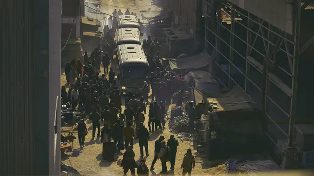 Potongan gambar dalam serial "Black Knight". (Foto: Netflix)