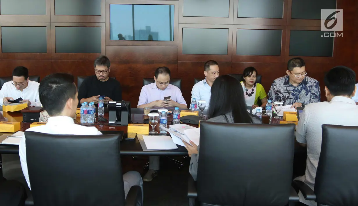 Suasana pertemuan jajaran KMK Online dan KLN di SCTV Tower, Jakarta, Kamis (29/3). Sinergi ini melahirkan KapanLagi Youniverse (KLY) grup media digital dengan jumlah pengguna terbesar di Indonesia. (Liputan6.com/Arya Manggala)