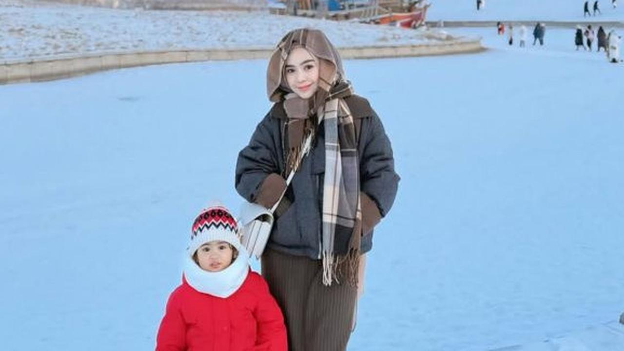Deretan Selebriti Tanah Air Liburan Akhir Tahun 2024 ke Destinasi Bersalju, Adakah Idolamu?