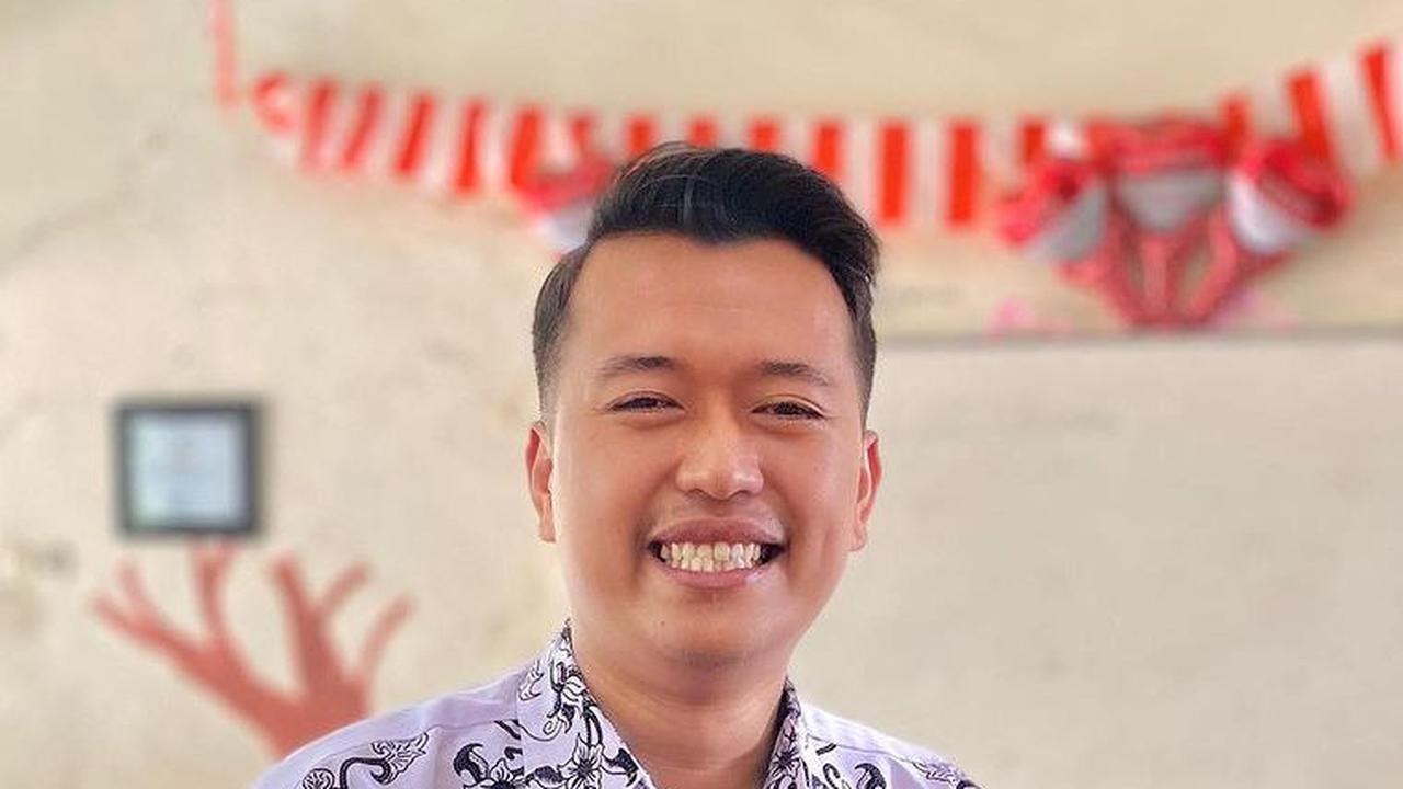 Kisah Guru Honorer Gaji Rp200 Ribu Sering Bantu Murid Kurang Mampu, Belikan Alat Tulis hingga Sepatu