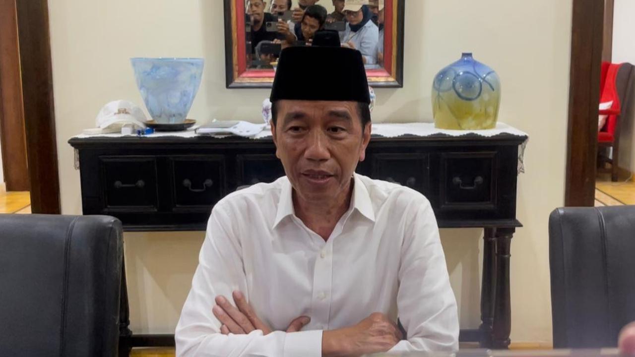 Wajah Serius Jokowi Sembari Melipat Tangan di Dada Usai Ijazahnya Dinyatakan Asli: Ya Memang Asli!