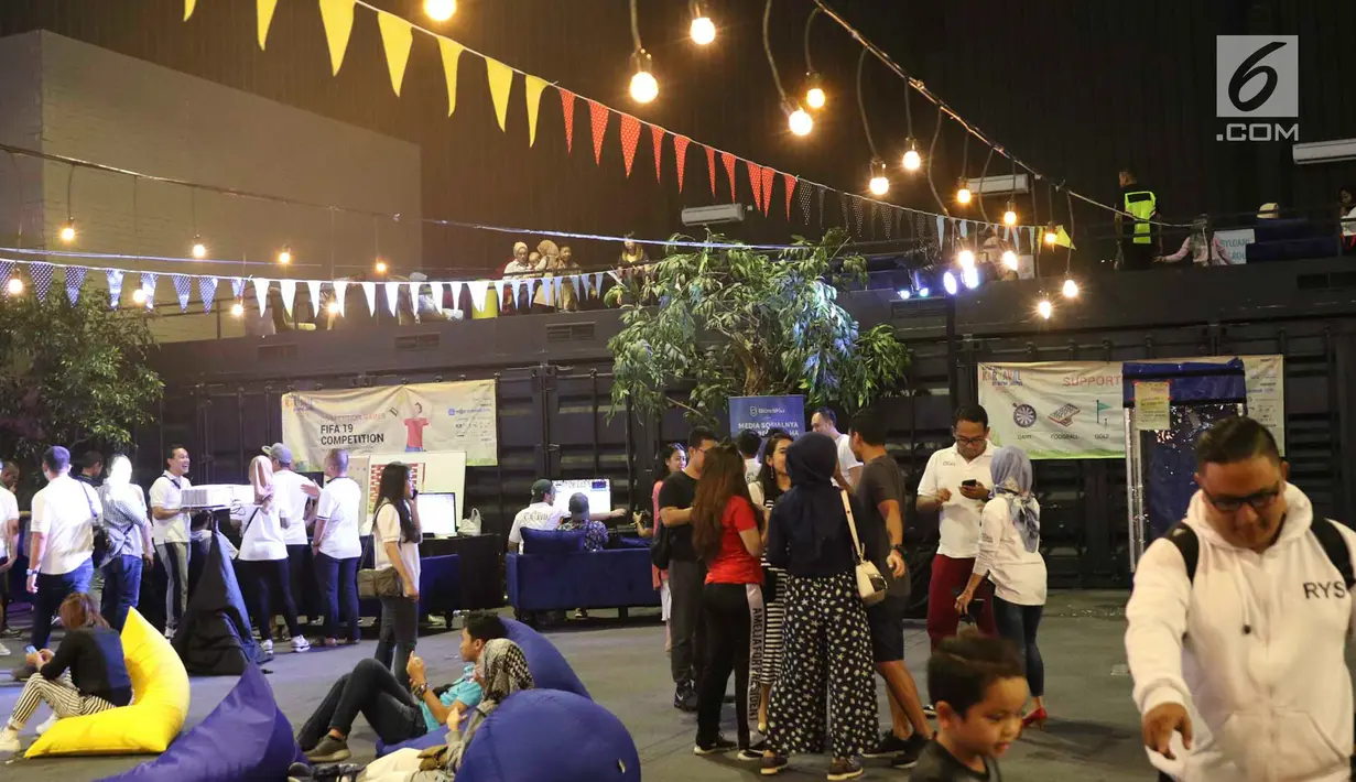 Peserta mengikuti kegiatan dalam rangkaian acara Hipmi Jaya Karnaval di Jakarta, Minggu (16/12). Acara Karnaval ini bertujuan sebagai ajang silaturahmi secara kekeluargaan dengan beragam kegiatan lomba. (Liputan6.com/Immanuel Antonius)