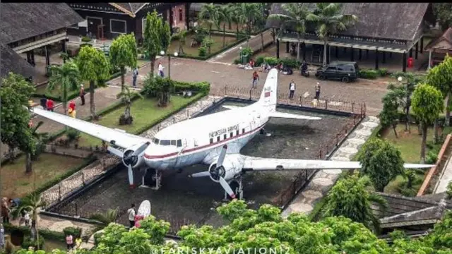 Pesawat Pertama Indonesian Airways, pesawat DC3 Ini beregistrasi RI001