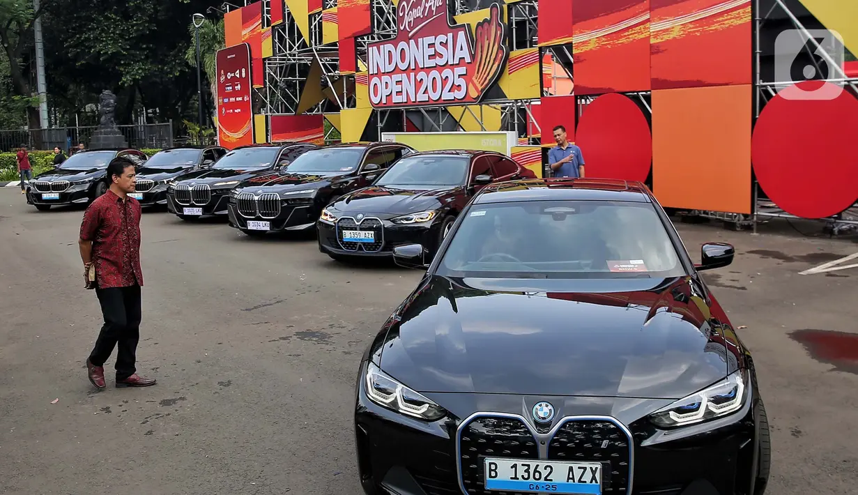 Sepanjang turnamen Indonesia Open 2025, kendaraan listrik mewah ini akan digunakan untuk mendukung mobilitas para atlet dan tamu VIP. (Liputan6.com/Angga Yuniar)