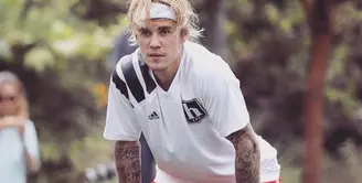 Justin Bieber sepertinya nggak masalah miliki rambut panjang. (instagram/justinbieber)