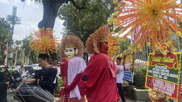 Balai Kota Jakarta menyambut kedatangan Gubernur dan Wakil Gubernur Pramono Anung-Rano Karno dengan nuasa Betawi, Kamis (20/2/2025).