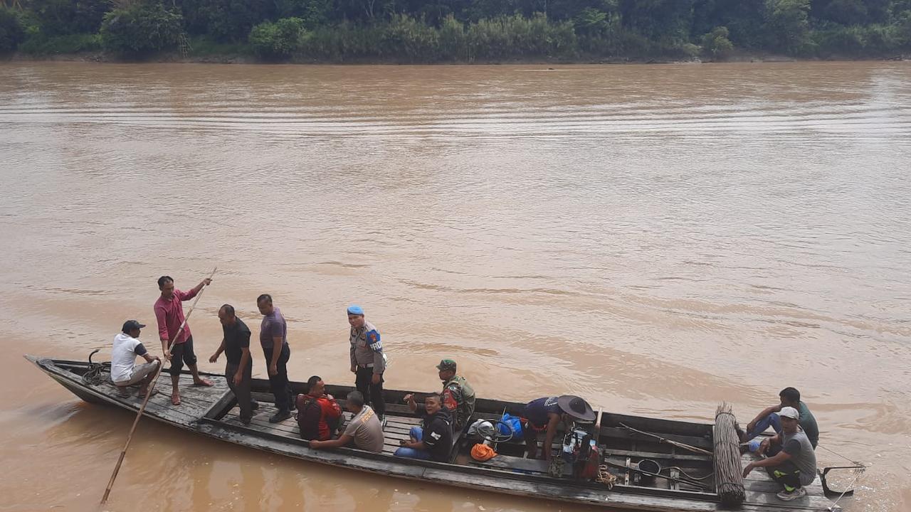 Detik-Detik Ibu dan Anak Tewas Terseret Arus Saat Nekat Terobos Sungai Naik Motor di Bali