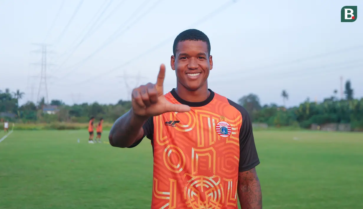 <p>Pemain Persija Jakarta, Alan Cardoso, berpose setelah mengikuti sesi latihan di Nirwana Park, Sawangan, Depok, Jawa Barat, Kamis (31/7/2025). (Bola.com/M Iqbal Ichsan)</p>