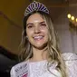 Natasha Beresford, berusia 26 tahun, tanpa riasan berhasil membawa pulang mahkota Miss London 2023. (sumber: Lauren Cremer, FabUK / SWNS)