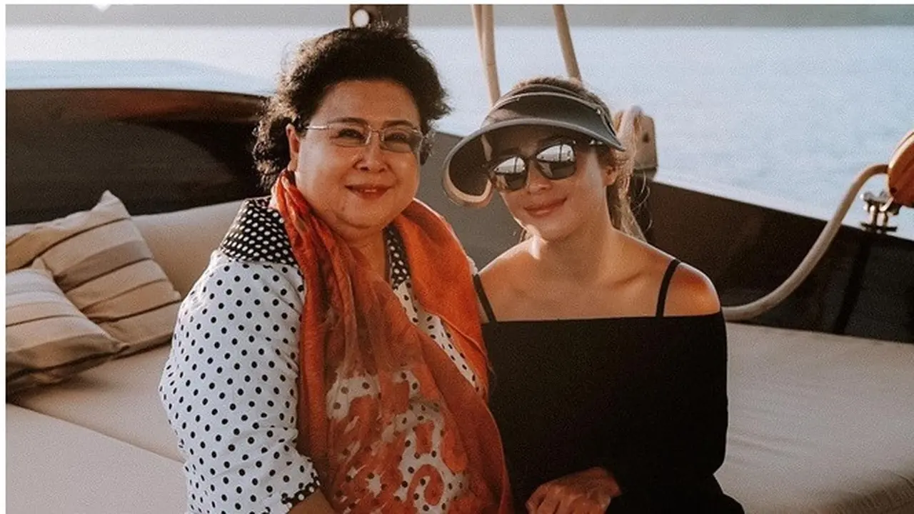 8 Potret Rumah Mewah Mertua Nikita Willy, Bangunannya Luas dan Megah Bak Istana