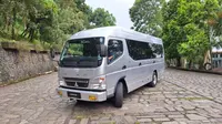 Bidik Sektor Pariwisata, Ini Keunggulan Fuso Canter Bus Terbaru (Arief A/Liputan6.com)