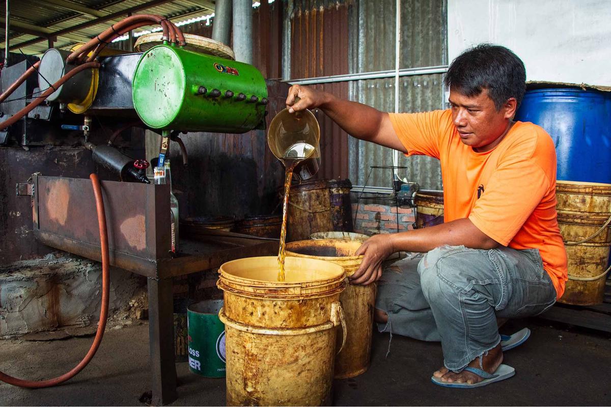 FOTO: Dari Sampah Plastik Mengalir Solar Ramah Lingkungan