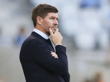 Steven Gerrard akhirnya kembali lagi ke Liga Inggris namun bukan menjadi pemain lagi melainkan sebagai pelatih kepala. Ia ditunjuk untuk menukangi Aston Villa usai mampu mengantar Glasgow Rangers menjuarai Liga Skotlandia dengan status tak terkalahkan pada musim lalu. (AFP/TT News/Andreas Hillergen)