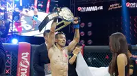 One Pride MMA Indonesia Fight Night 14 melahirkan juara baru kelas terbang, Rudi Agustian fighter camp Pitbull – Golden, Tangerang. (Mulyono Sri Hutomo/Liputan6.com)