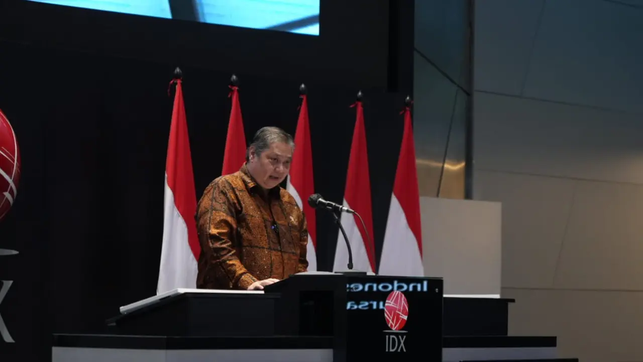 Menko Bidang Perekonomian Airlangga Hartarto, saat pembukaan perdagangan dan pencatatan perdana saham PT Gunanusa Eramandiri Tbk di Bursa Efek Indonesia (BEI), Jakarta, Selasa, 9 Juli 2024. (Foto: Kemenko Perekonomian)