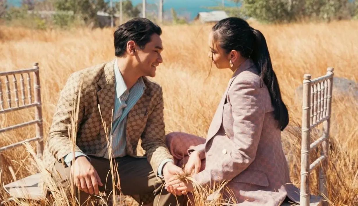 Selain merilis single Ada, Afgan dan Lyodra juga mengeluarkan video klip. Lokasi syuting pun dilakukan di Tulamben, Bali.  [instagram/afgan__]